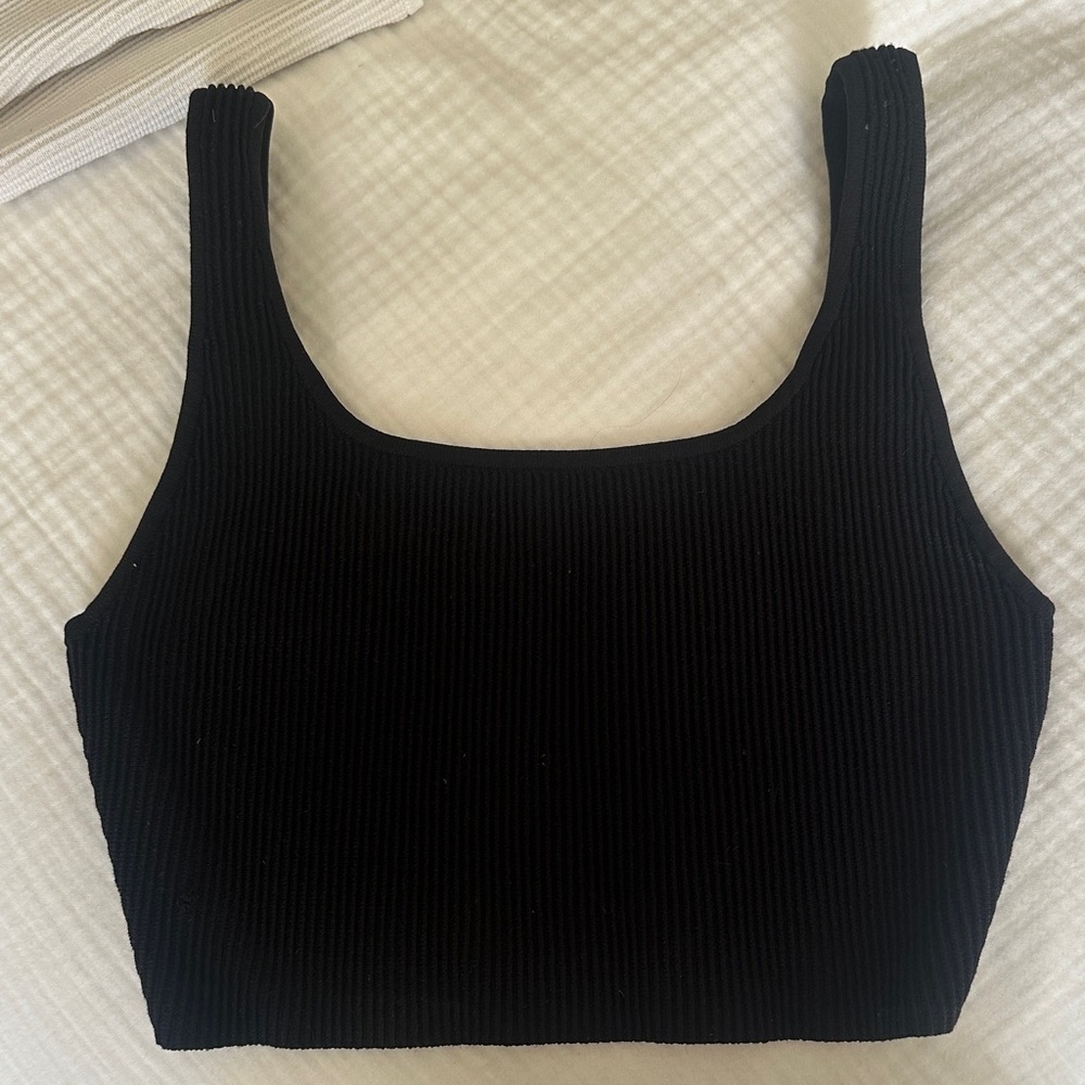 Aritizia ribbed black crop top